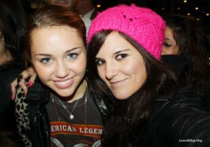 normal_s18 - Miley with Fans