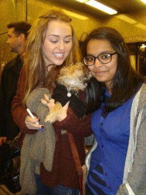 normal_x2_4dcbeed - Miley with Fans