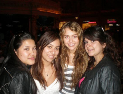 Untitled-4 - Miley with Fans