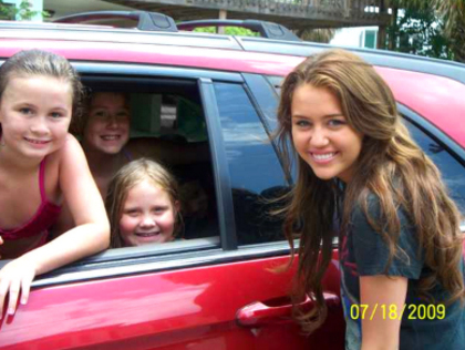 Untitled-5 - Miley with Fans