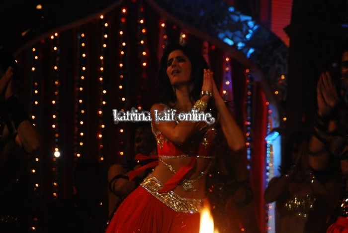 l4_Katrina_Kaif_recording_Apsara_Awards_Performance_2011_2812729 - katrina kaif new