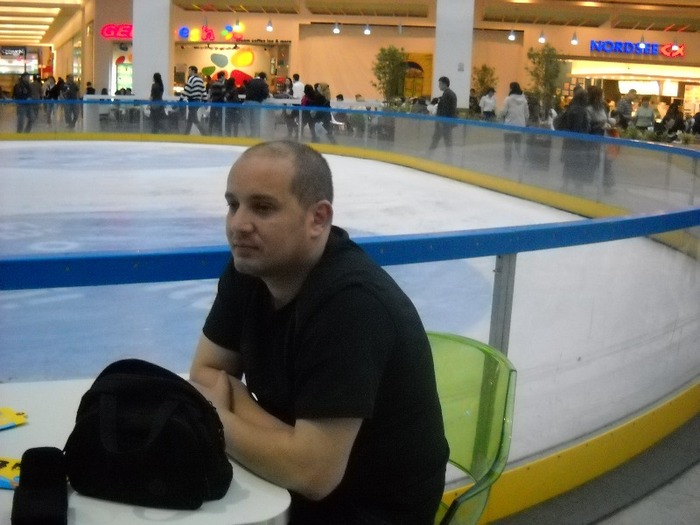 Bogdan - In Mall Cotroceni cu prietenii-with friends in Mall