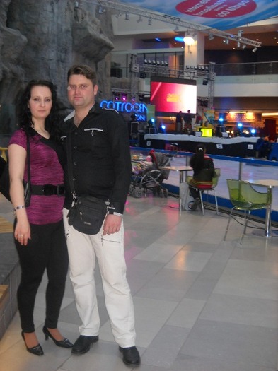 Florin-Lori - In Mall Cotroceni cu prietenii-with friends in Mall