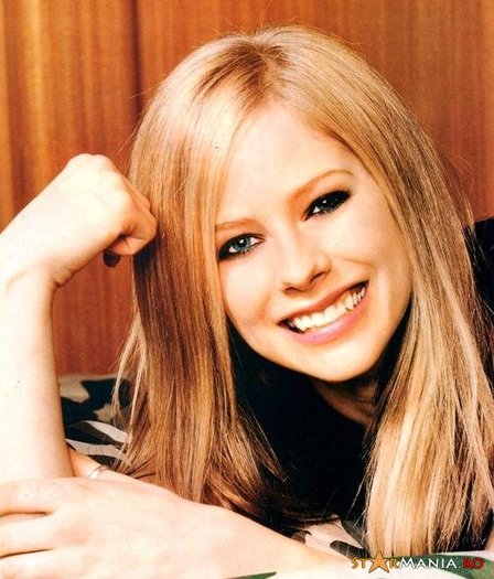 e415bfd8b204377d5b6429f6cc72cb26-avril-lavigne_112