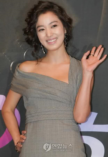 lee so yeon - Lee So Yeon in rochii de gala