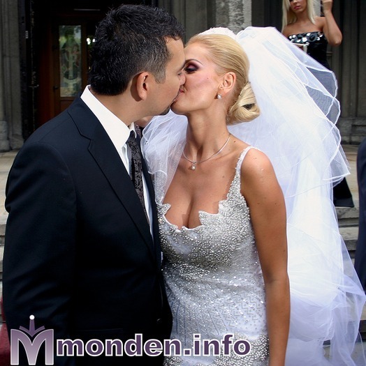 HGJDUSFSUKQLRJMNDTY - Nunta Andreea Banica - andreea banica