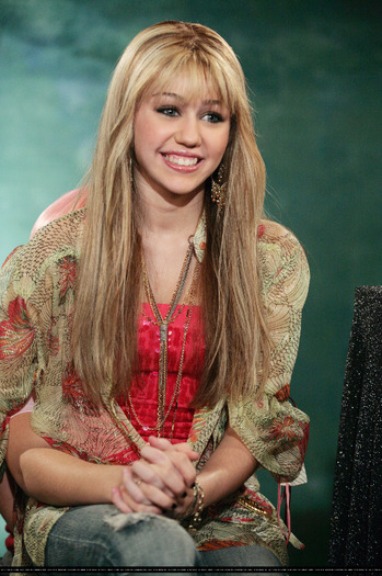 Miley-miley-cyrus-21056161-1707-2560 - Pentru Contesa cu Miley