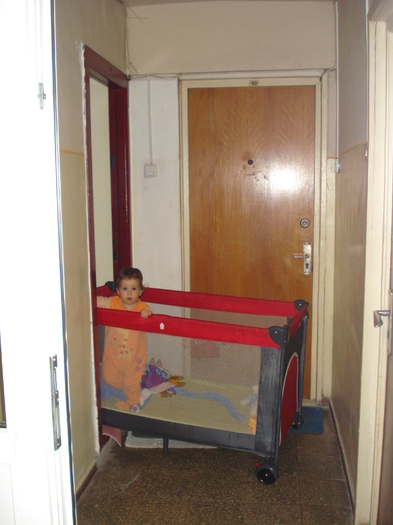 NOI FUGIM CU COPILUL:)))