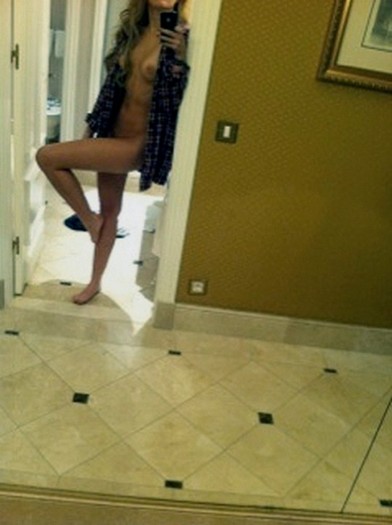 Miley-Cyrus-poze-iphone4-540x722