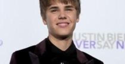 32726130_WMAJQVWXL - Justin-Bieber