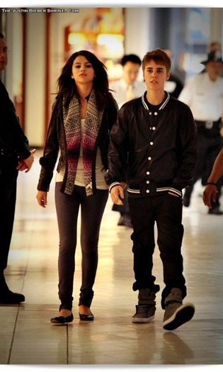 selenagomez-justinbieber-birthday-2011-07