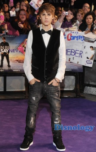 f0456_Justin-Bieber-UK-Never-Say-Never-Premiere1 - Justin Bieber 00000