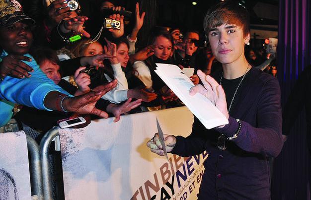a33f5_2011-justinbieber-neversaynever-paris-movie-premiere-0 - Justin Bieber 00000