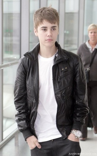 justin-bieber-030311-1