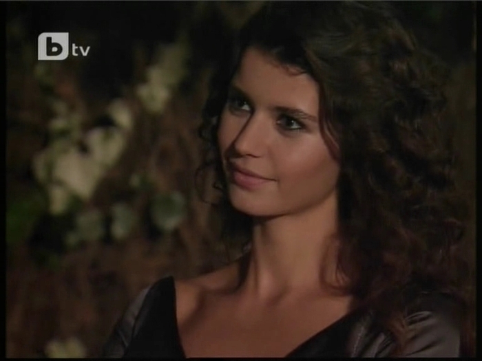 Beren-Saat-in-Ask-i-Memnu-beren-saat-19822036-768-576 - Ask-I Memnu poze din primele episoade