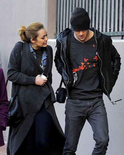 normal_001~38 - 13 01 - Head back to her hotel in New Orleans with Josh Bowman