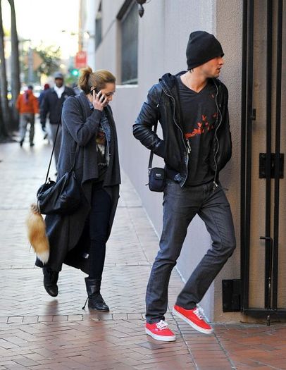 normal_008~33 - 13 01 - Head back to her hotel in New Orleans with Josh Bowman