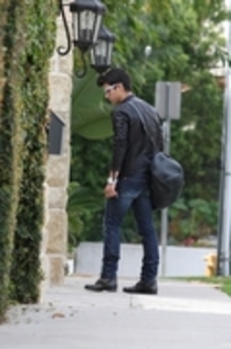 12804834_FECVZUXBS - Joe arrives at his parents house in Toluca Lake