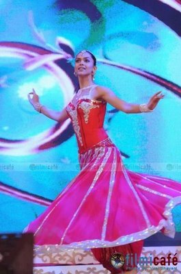 LUXSabseyFavKaun05[1] - Deepika Dances