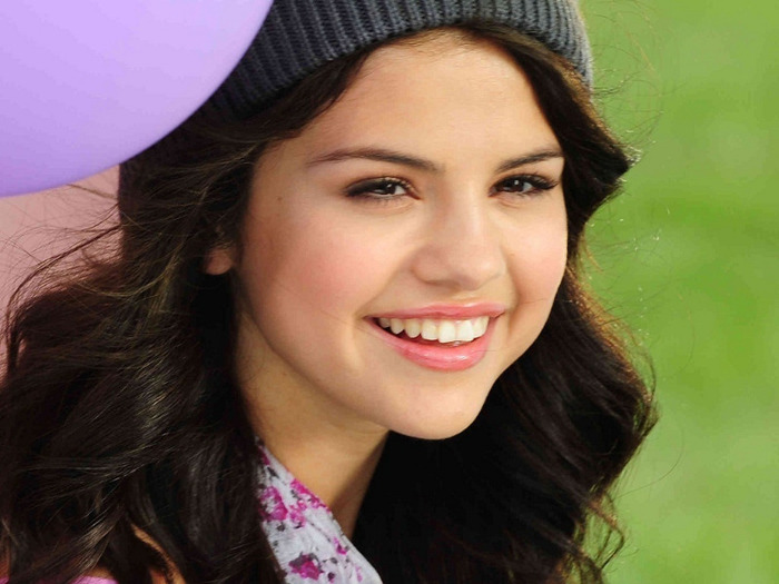 Selena-Wallpaper-selena-gomez-21145415-1024-768