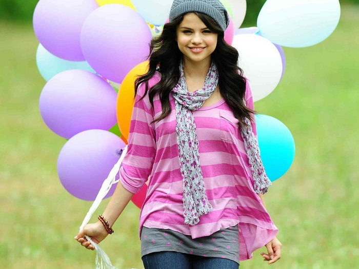 Selena-Wallpaper-selena-gomez-21145437-1024-768 - selena wallpaper