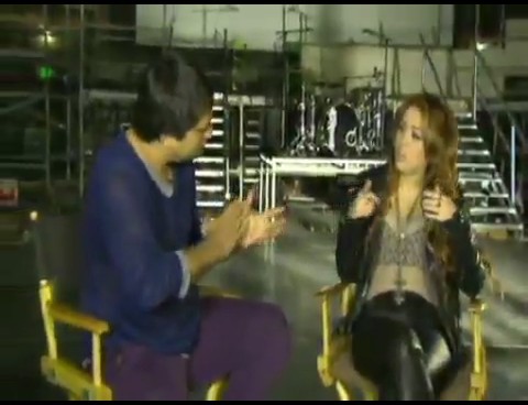 bscap0004 - Miley Cyrus No Brasil Interview
