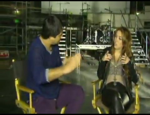 bscap0005 - Miley Cyrus No Brasil Interview