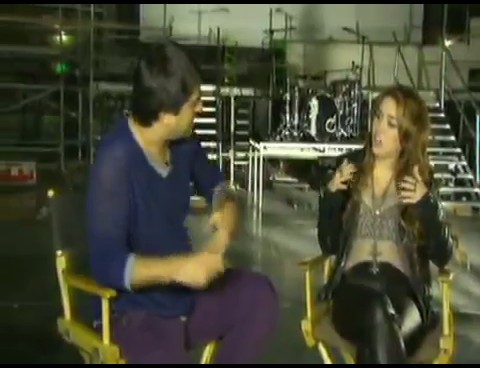 bscap0006 - Miley Cyrus No Brasil Interview