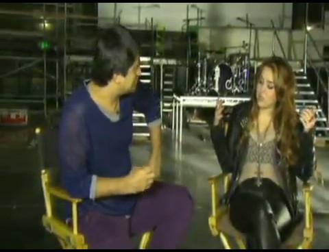 bscap0009 - Miley Cyrus No Brasil Interview