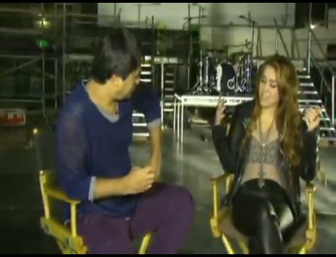 bscap0010 - Miley Cyrus No Brasil Interview