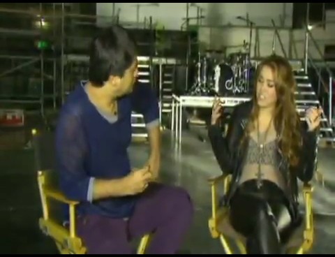 bscap0011 - Miley Cyrus No Brasil Interview