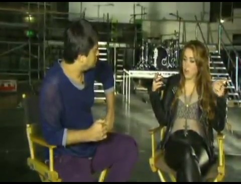 bscap0012 - Miley Cyrus No Brasil Interview
