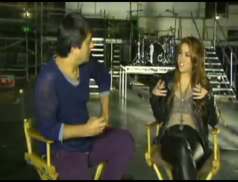bscap0017 - Miley Cyrus No Brasil Interview