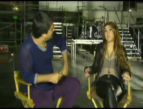 bscap0020 - Miley Cyrus No Brasil Interview