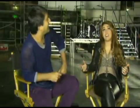 bscap0022 - Miley Cyrus No Brasil Interview