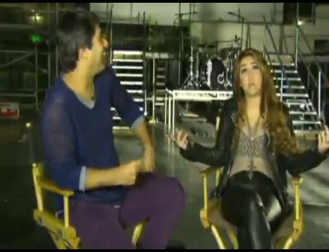 bscap0023 - Miley Cyrus No Brasil Interview