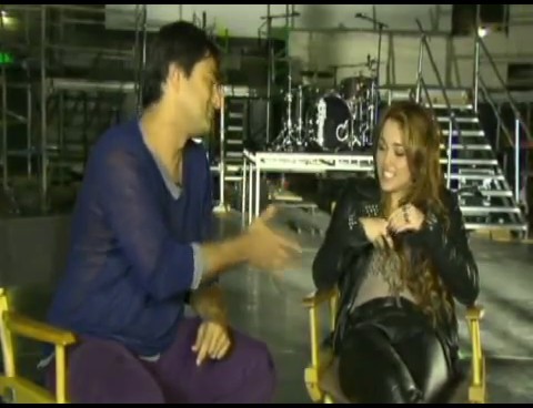 bscap0154 - Miley Cyrus No Brasil Interview
