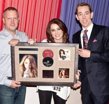 Miley Cyrus Multi-Platinum Plaque IN UK - poze diverse cu miley cyrus