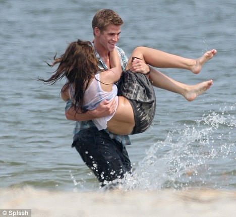 Miley and Liam make a big splash - poze din the last song cu miley cyrus