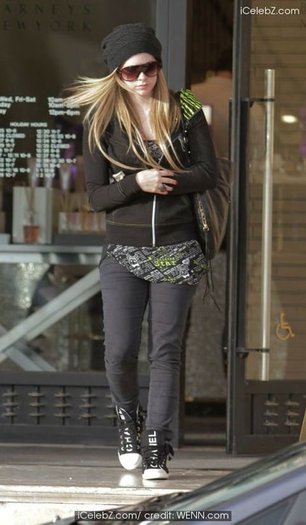 fgdfg - avril lavigne new photo