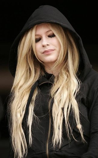 4r54tr54t145r43r5 - avril lavigne new photo