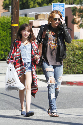 Miley+Cyrus+Miley+Noah+Cyrus+Sharky+LA+p0pv-qZithOl