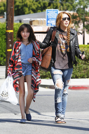 Miley+Cyrus+Miley+Noah+Cyrus+Sharky+LA+ukMGpwQl_hMl