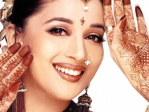 Madhuri Dixit - CONCURS 001-actrita bollywoodiana care arata cel mai bine ca mireasa