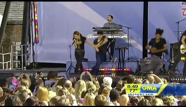 bscap0639 - Good Morning America Robot