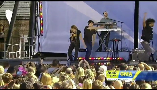 bscap0640 - Good Morning America Robot