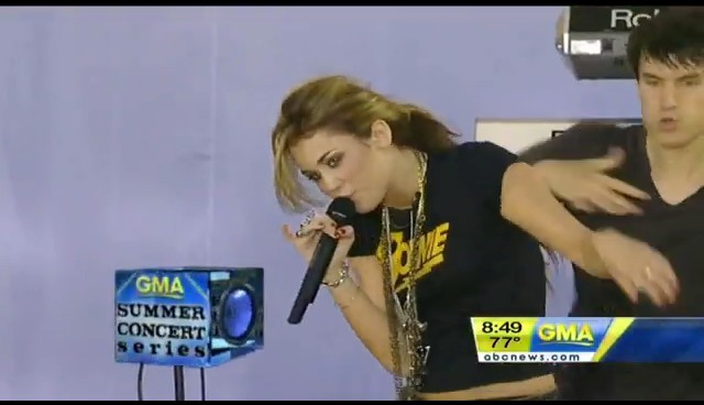 bscap0642 - Good Morning America Robot