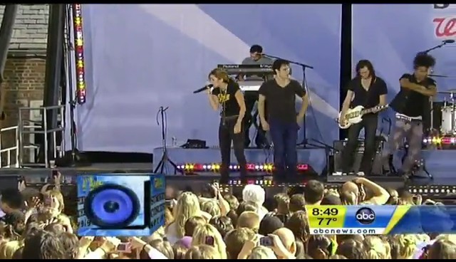 bscap0661 - Good Morning America Robot