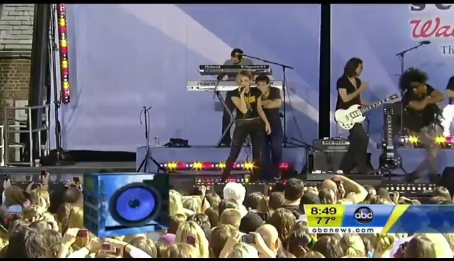 bscap0662 - Good Morning America Robot