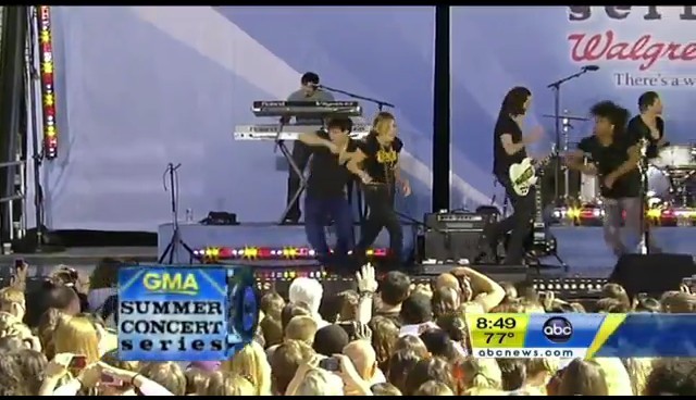 bscap0663 - Good Morning America Robot